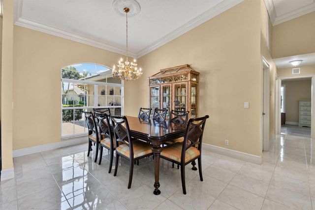 118 Fernwood Crescent, Royal Palm Beach, FL 33411