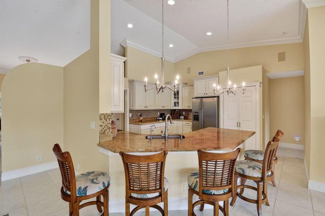 118 Fernwood Crescent, Royal Palm Beach, FL 33411