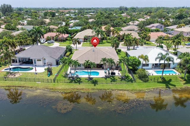 118 Fernwood Crescent, Royal Palm Beach, FL 33411