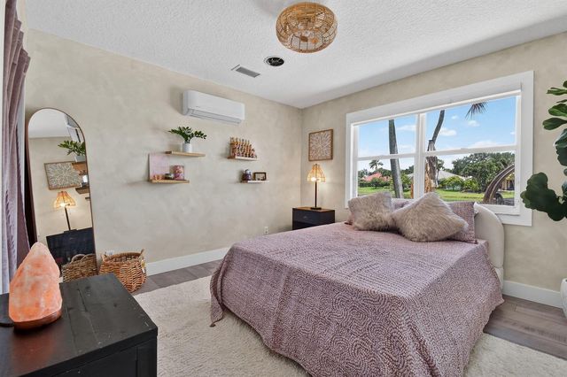 118 Fernwood Crescent, Royal Palm Beach, FL 33411