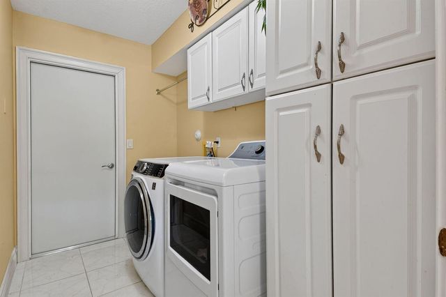 118 Fernwood Crescent, Royal Palm Beach, FL 33411