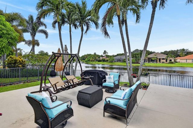 118 Fernwood Crescent, Royal Palm Beach, FL 33411