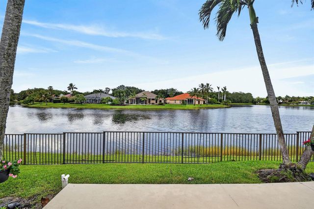 118 Fernwood Crescent, Royal Palm Beach, FL 33411