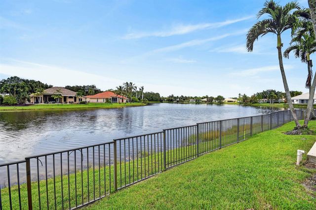 118 Fernwood Crescent, Royal Palm Beach, FL 33411