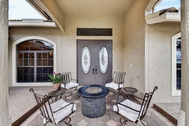 118 Fernwood Crescent, Royal Palm Beach, FL 33411