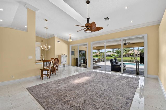 118 Fernwood Crescent, Royal Palm Beach, FL 33411
