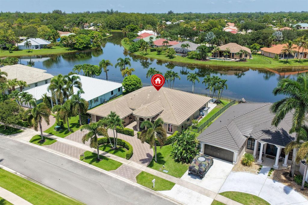 118 Fernwood Crescent, Royal Palm Beach, FL 33411