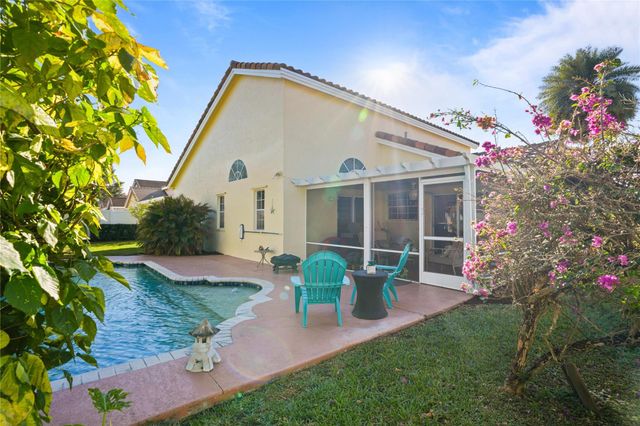 955 NW 202nd Avenue, Pembroke Pines, FL 33029