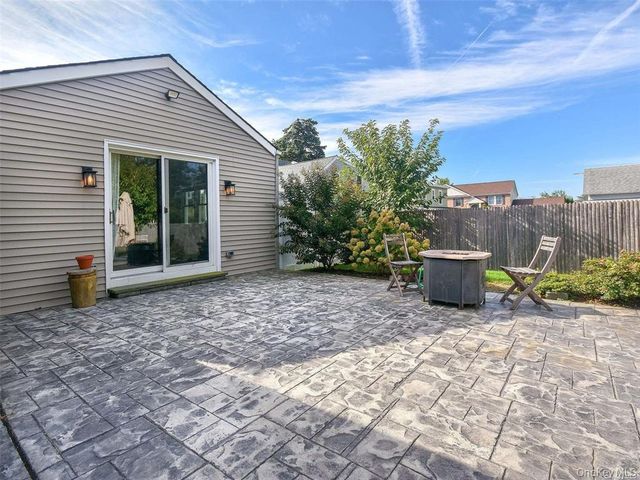 63 Elm Avenue 1, Glen Cove, NY 11542