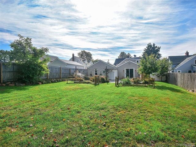 63 Elm Avenue 1, Glen Cove, NY 11542
