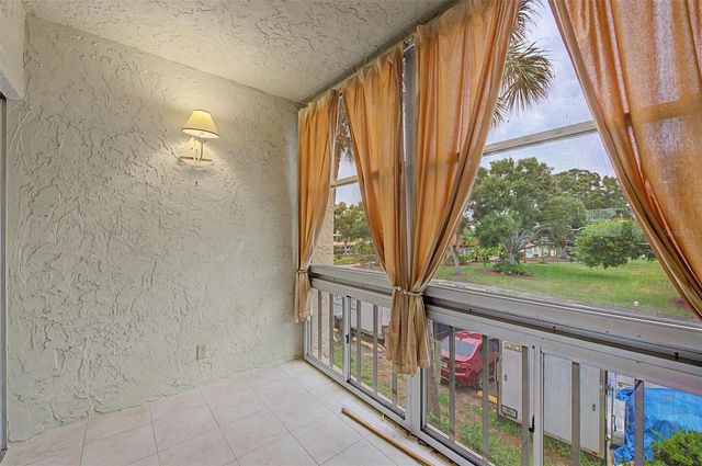 11485 OAKHURST ROAD 204, Largo, FL 33774