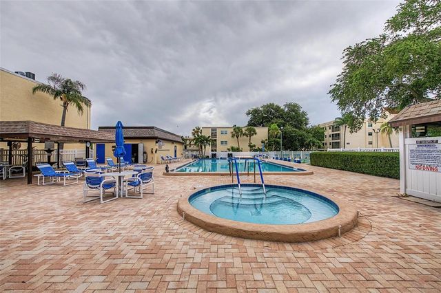 11485 OAKHURST ROAD 204, Largo, FL 33774
