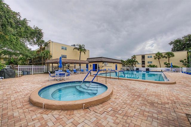 11485 OAKHURST ROAD 204, Largo, FL 33774