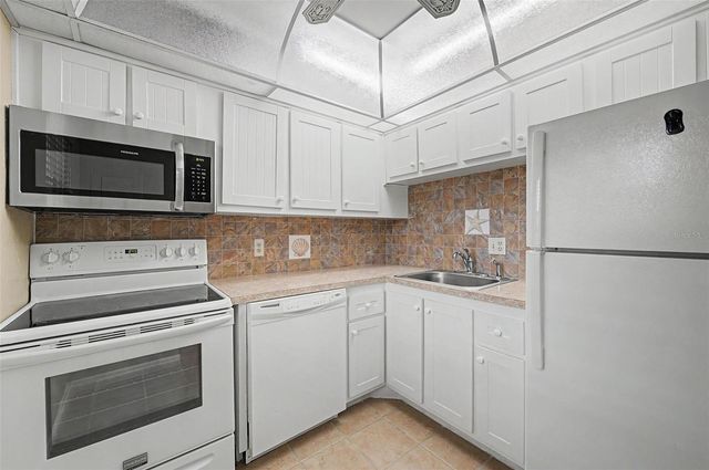 11485 OAKHURST ROAD 204, Largo, FL 33774