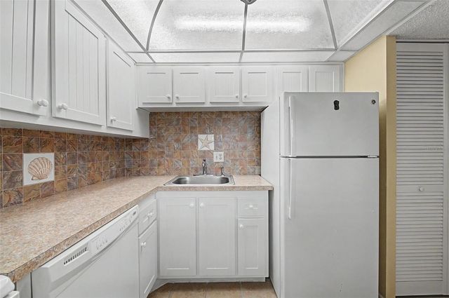 11485 OAKHURST ROAD 204, Largo, FL 33774