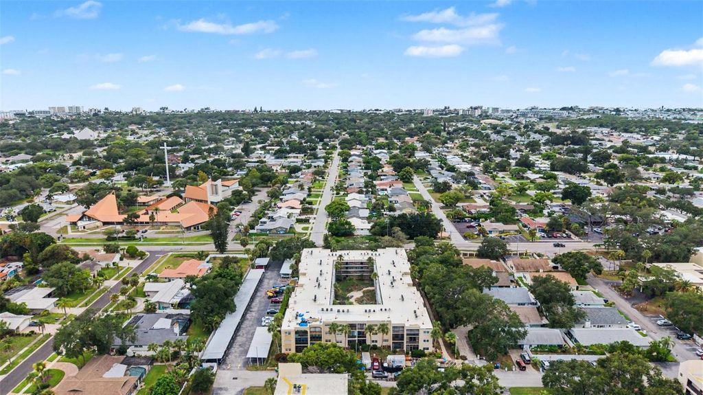 11485 OAKHURST ROAD 204, Largo, FL 33774