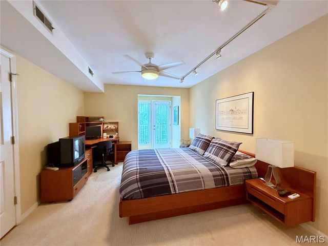 4235 Pine Boulevard 21, St Louis, MO 63108