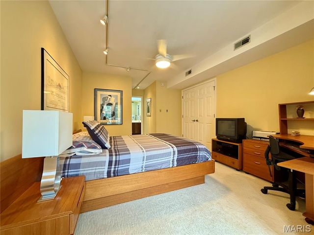 4235 Pine Boulevard 21, St Louis, MO 63108