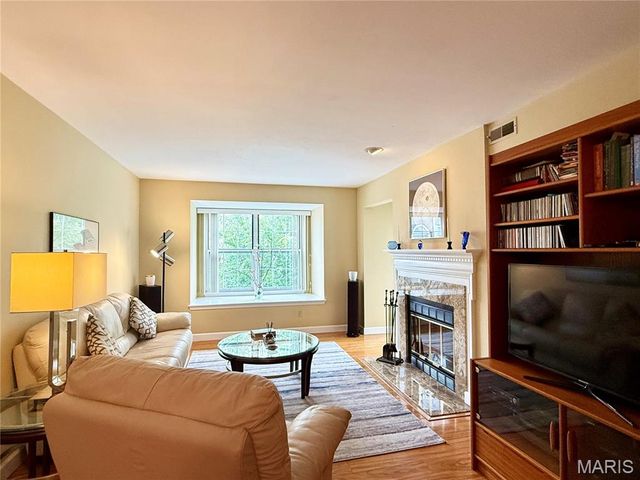 4235 Pine Boulevard 21, St Louis, MO 63108