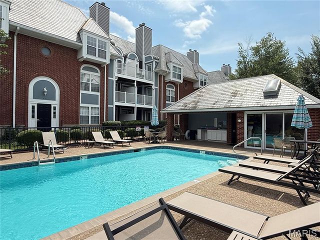 4235 Pine Boulevard 21, St Louis, MO 63108