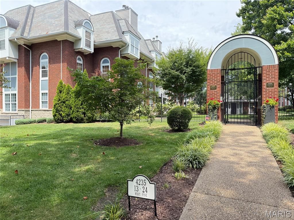 4235 Pine Boulevard 21, St Louis, MO 63108