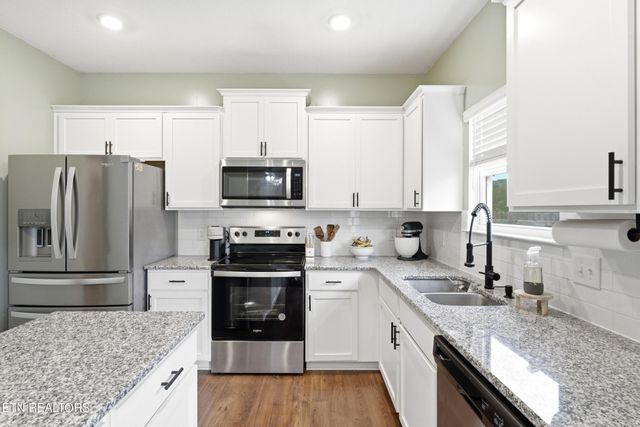 121 Kaley Lane, Lenoir City, TN 37771