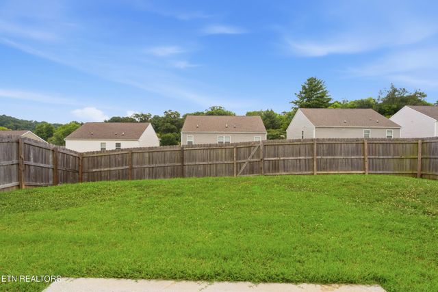 121 Kaley Lane, Lenoir City, TN 37771