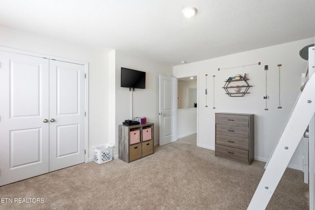121 Kaley Lane, Lenoir City, TN 37771