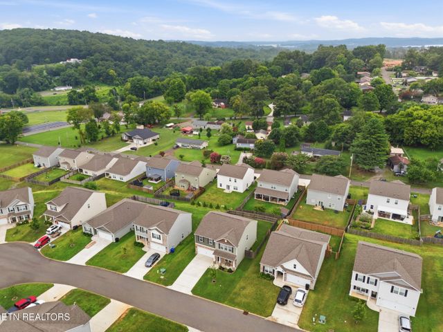 121 Kaley Lane, Lenoir City, TN 37771