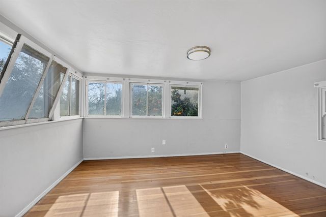 3307 37th St, Sacramento, CA 95817