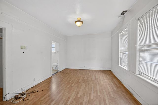 3307 37th St, Sacramento, CA 95817