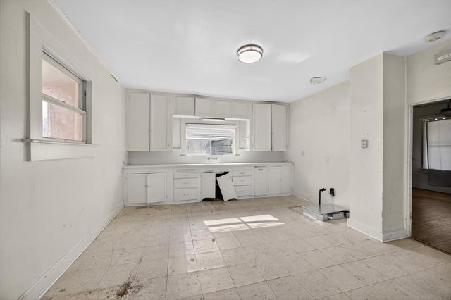 3307 37th St, Sacramento, CA 95817