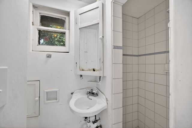 3307 37th St, Sacramento, CA 95817