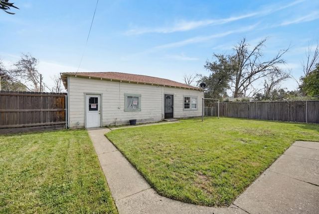 3307 37th St, Sacramento, CA 95817