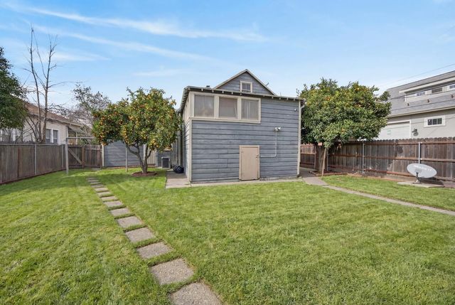 3307 37th St, Sacramento, CA 95817