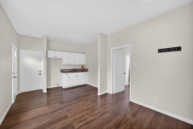 3307 37th St, Sacramento, CA 95817