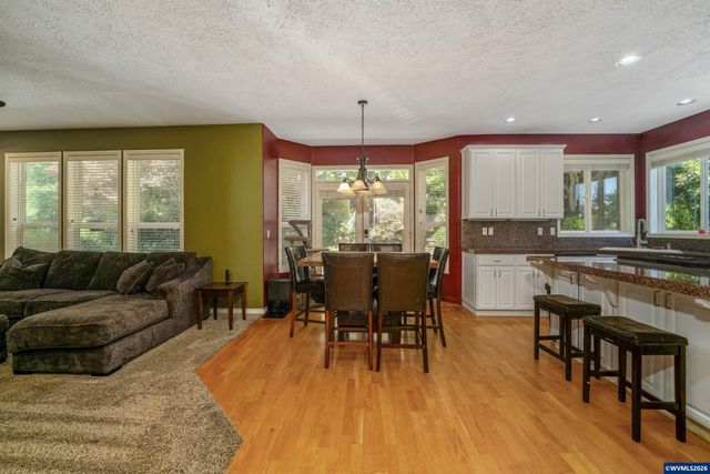 595 Harbourtown Ct SE, Salem, OR 97306