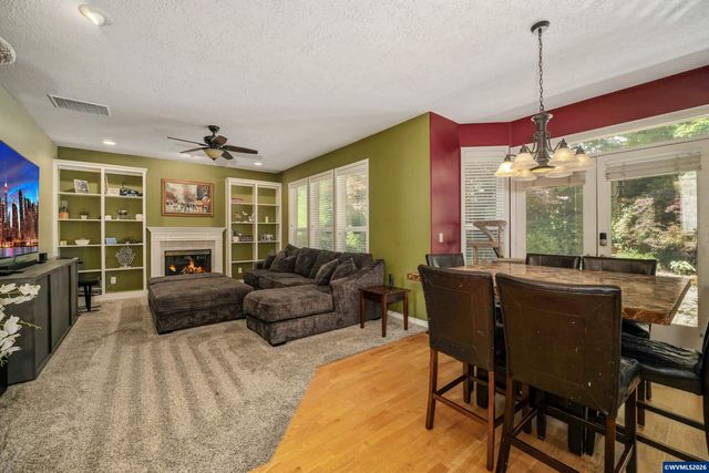 595 Harbourtown Ct SE, Salem, OR 97306