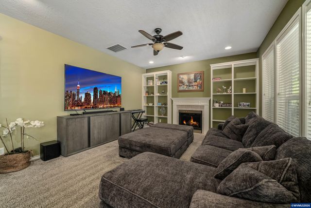 595 Harbourtown Ct SE, Salem, OR 97306