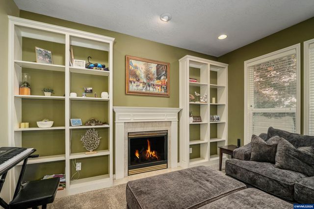595 Harbourtown Ct SE, Salem, OR 97306