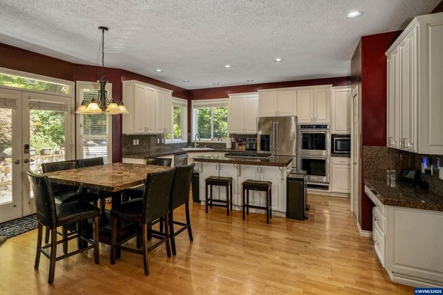 595 Harbourtown Ct SE, Salem, OR 97306