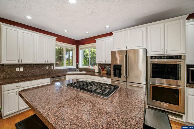 595 Harbourtown Ct SE, Salem, OR 97306