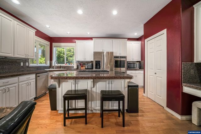 595 Harbourtown Ct SE, Salem, OR 97306