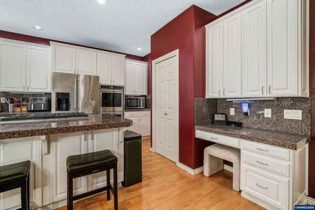 595 Harbourtown Ct SE, Salem, OR 97306