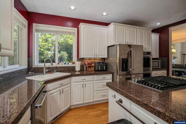 595 Harbourtown Ct SE, Salem, OR 97306