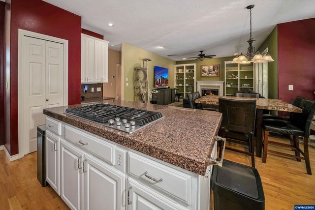 595 Harbourtown Ct SE, Salem, OR 97306