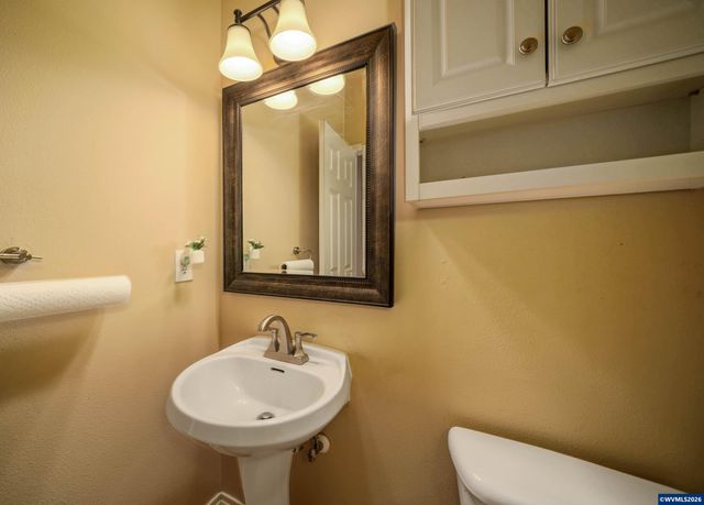 595 Harbourtown Ct SE, Salem, OR 97306