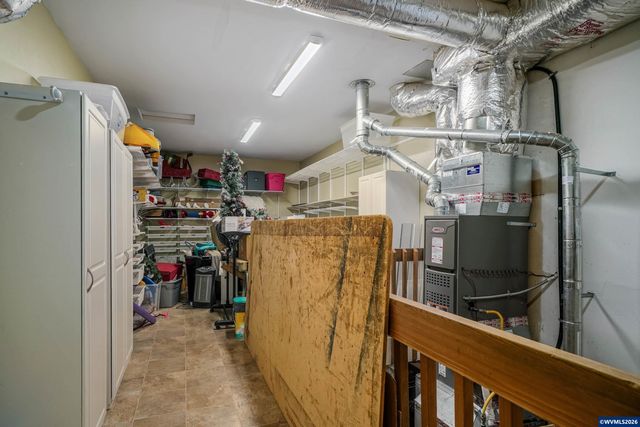 595 Harbourtown Ct SE, Salem, OR 97306
