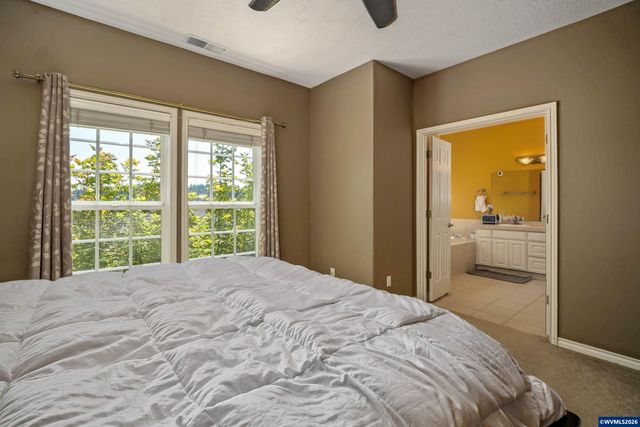 595 Harbourtown Ct SE, Salem, OR 97306