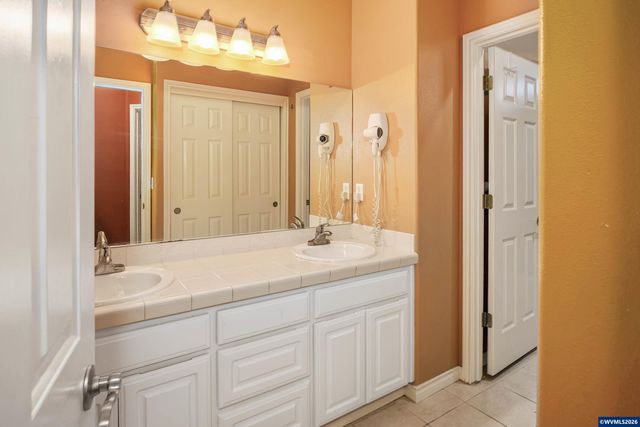 595 Harbourtown Ct SE, Salem, OR 97306
